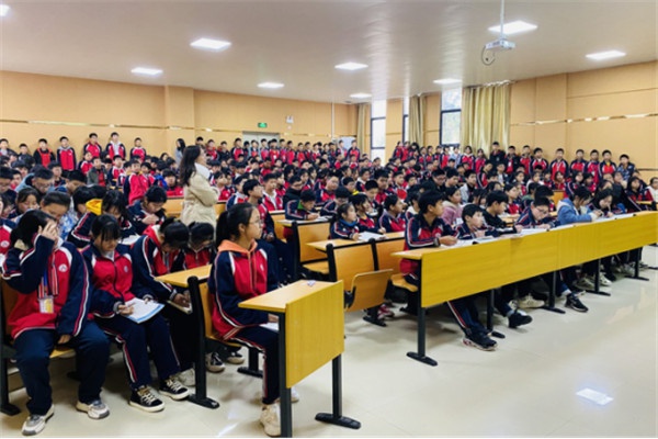 筑牢校园安全“防火墙”——吉安外国语实验学校开展住校生夜晚应急疏散演练674.jpg