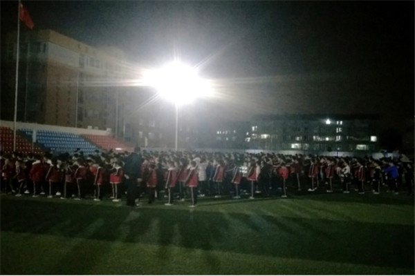 筑牢校园安全“防火墙”——吉安外国语实验学校开展住校生夜晚应急疏散演练696.jpg