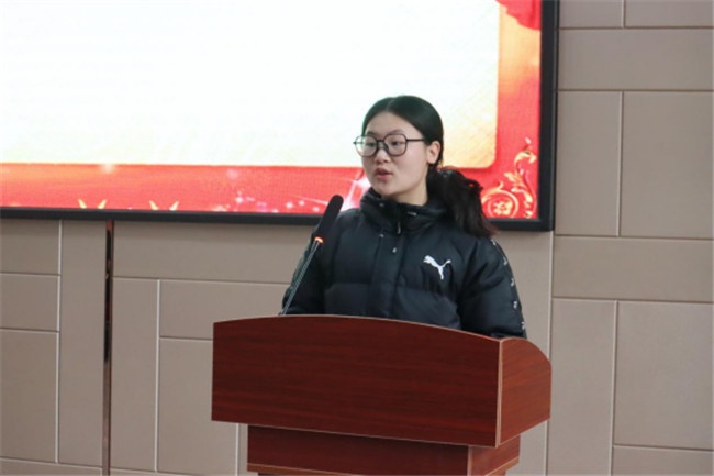 青蓝携手促提升 师徒结对展成效——吉安外国语实验学校“青蓝工程”总结表彰大会 （2月25日）578.jpg